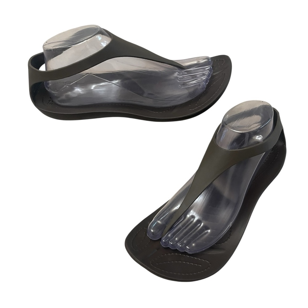 CROCS Serena Sexi Brown Thong Flat Comfort Sandals Women’s size 9